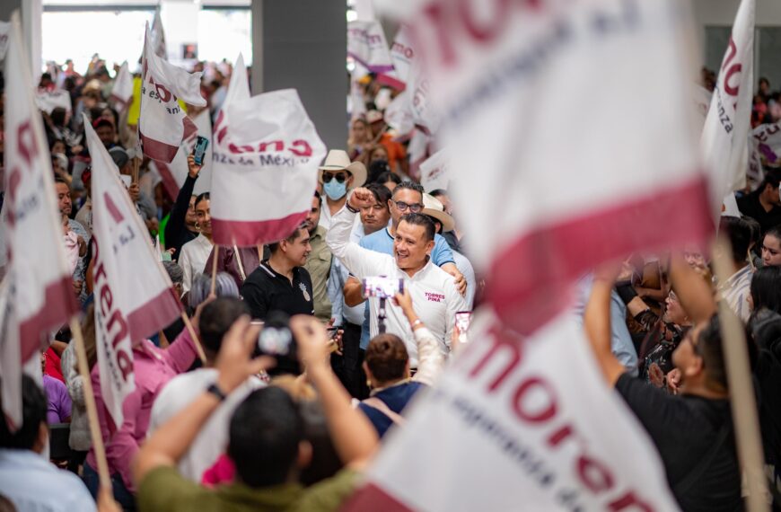 Carlos Torres Piña arrasa en las encuestas