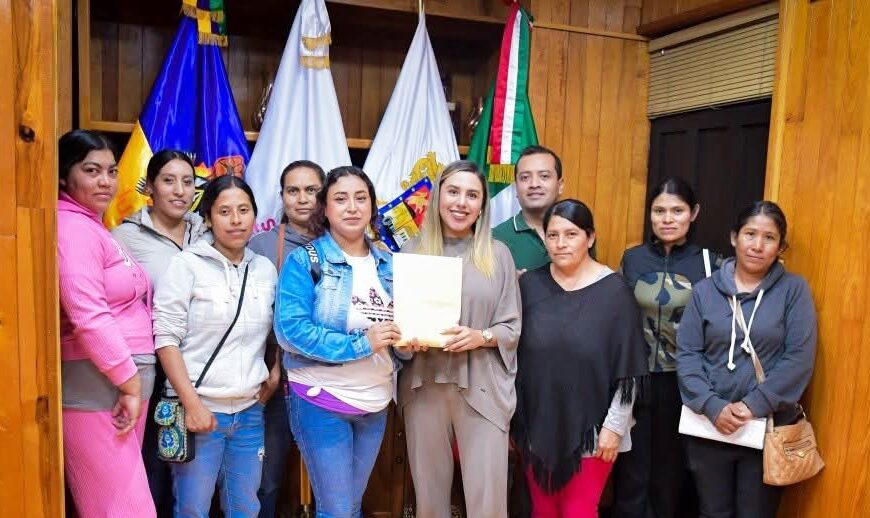Dayana Pérez Mendoza refrenda su compromiso con la educación en Salvador Escalante