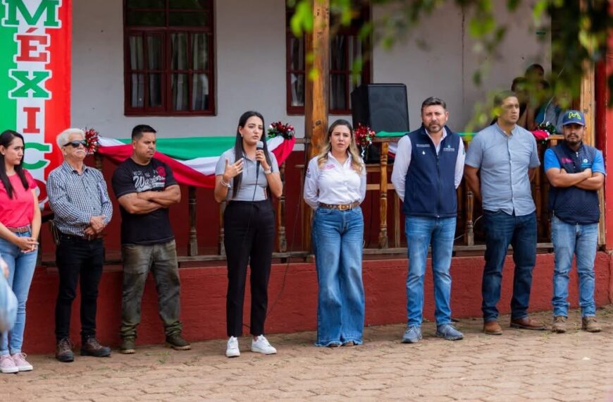 Dayana Pérez Mendoza gestiona alternativas para garantizar el abasto de agua en Ixtaro