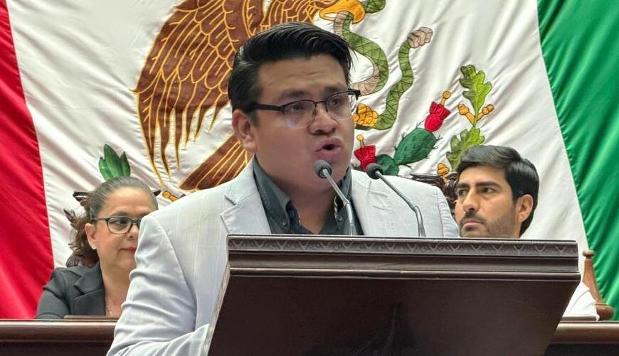 A propuesta de Toño Carreño, se aprueba reforma para atención integral de Lupus