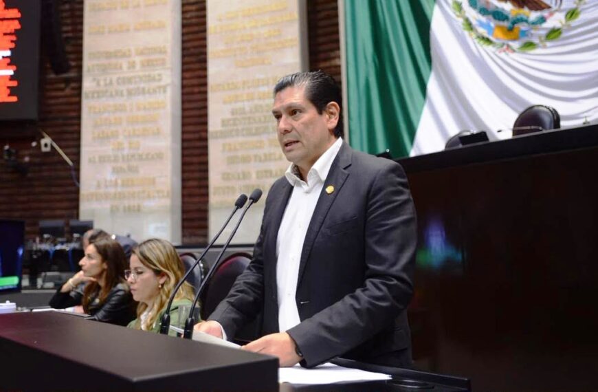 Ernesto Núñez Aguilar presenta iniciativa para expedir la nueva Ley de Imagen Institucional: «las instituciones pertenecen a los ciudadanos, no a los partidos»